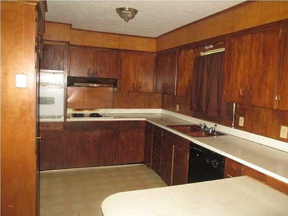 4th image of 3136 Bienville Dr