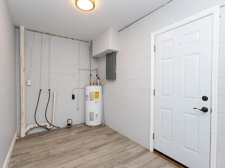 405 Dempsey Ln — Photo 23