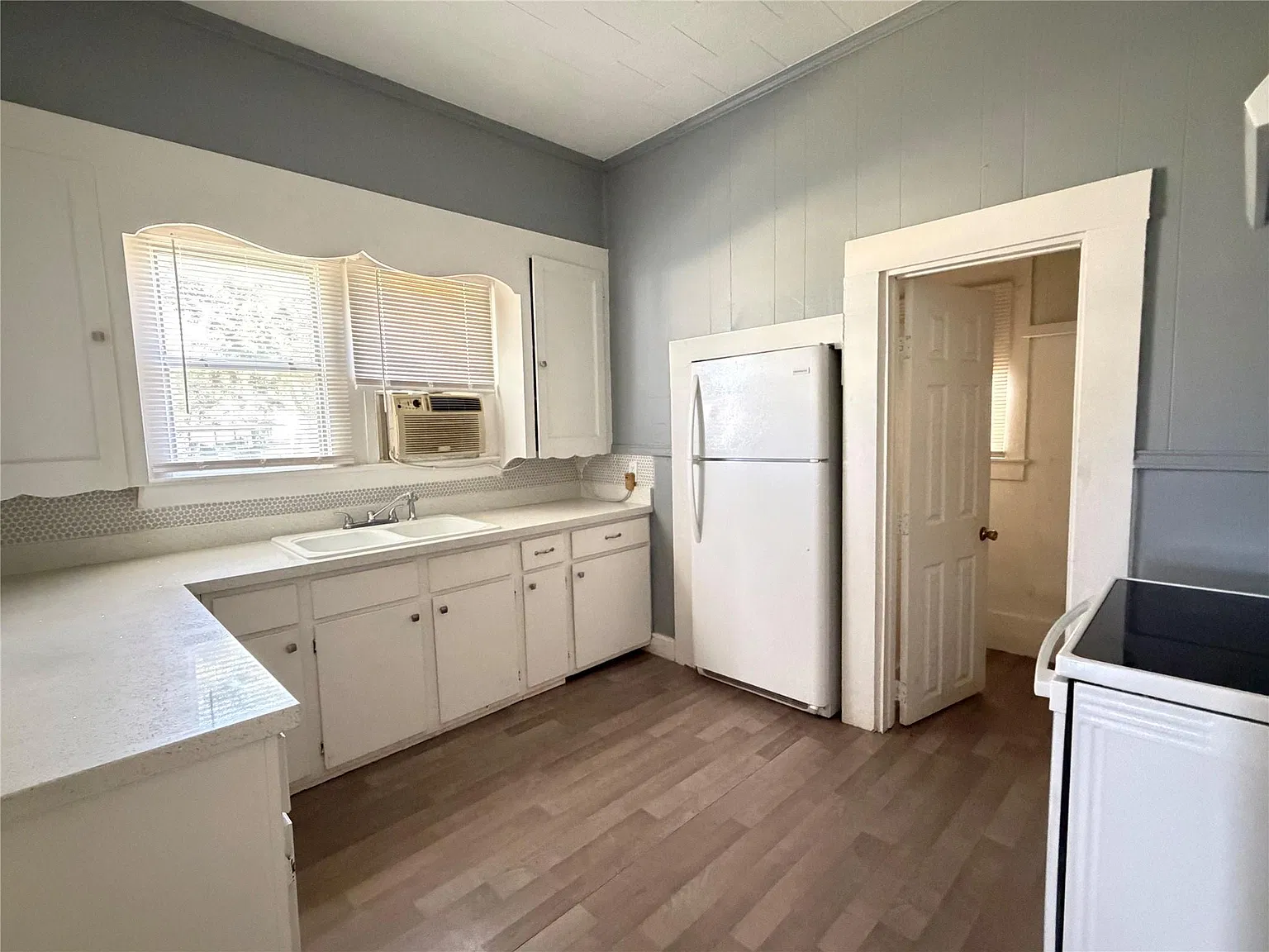 4 bed, 1.0 bath, 1664 sqft, $1,700 — Photo 4
