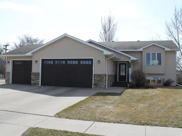 901 13th Ave SW, Aberdeen, SD 57401