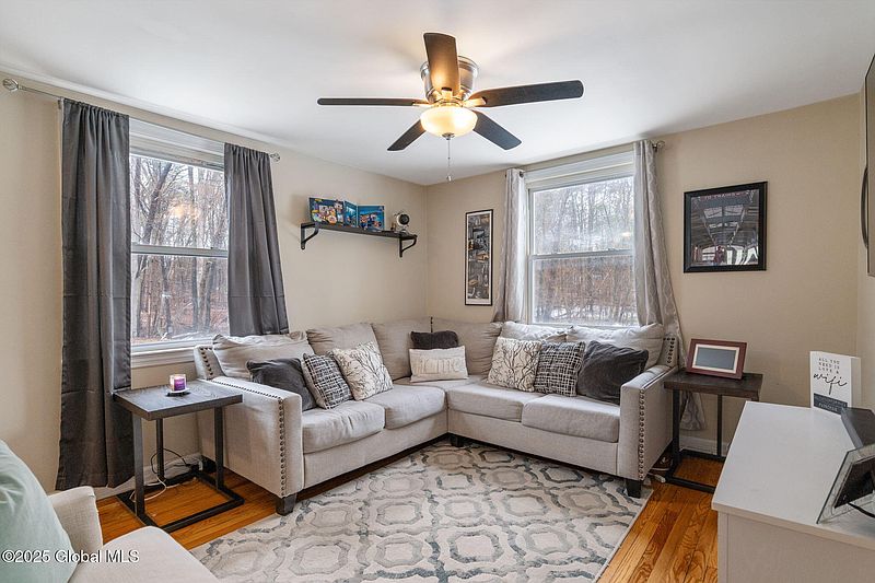 5th image of 65 Brent Street