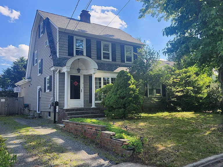 9 Dawes Ave — Photo 1