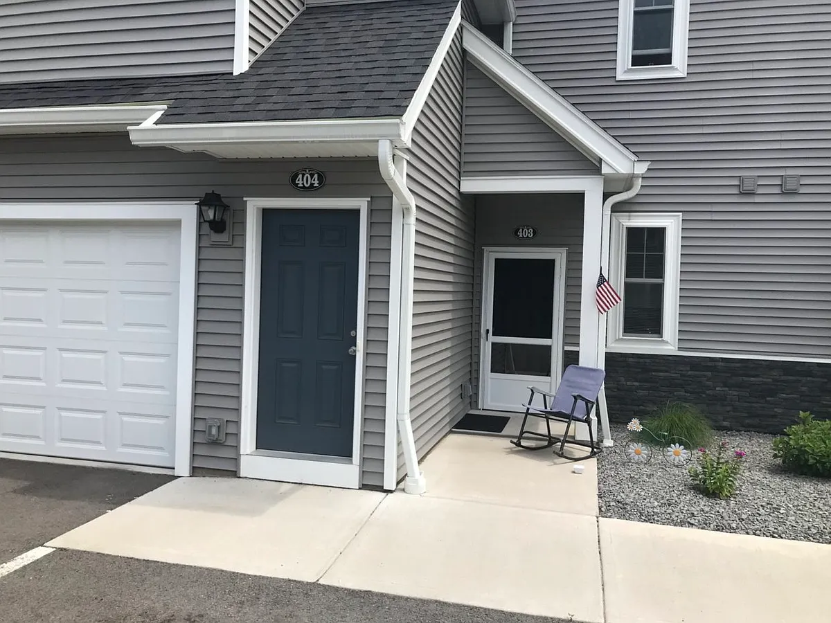Building Photo - 2077 Community Ln #403