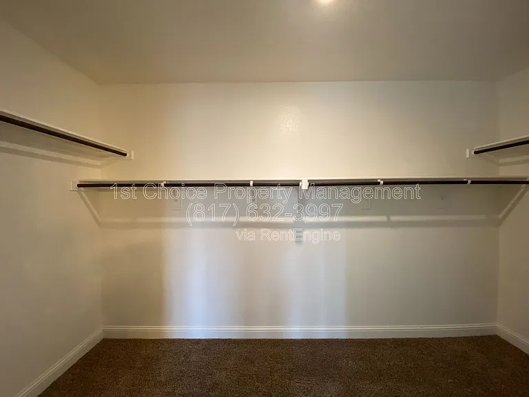 927 Bentley Dr — Photo 22