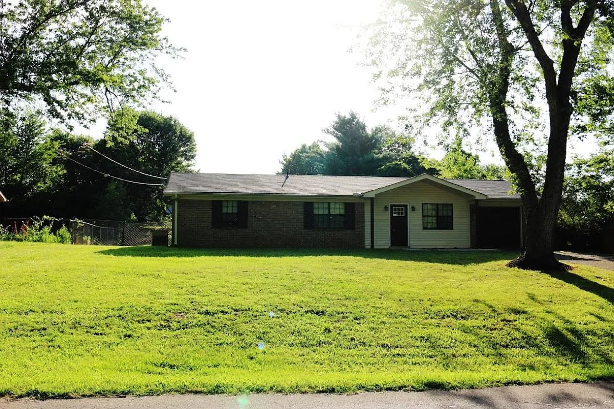 Building Photo - 103 Cochran St