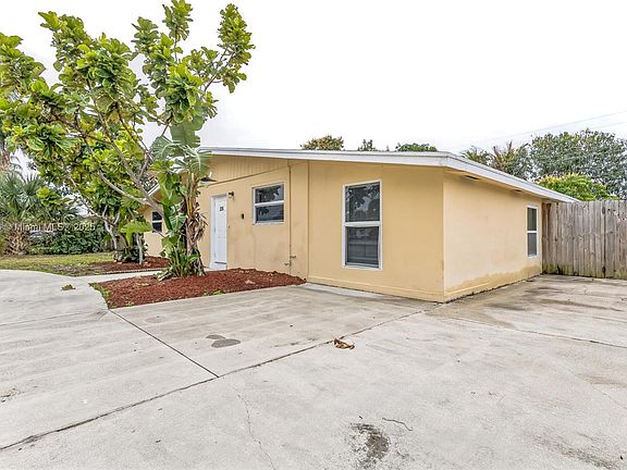 2nd image of 226 E Gateway Blvd