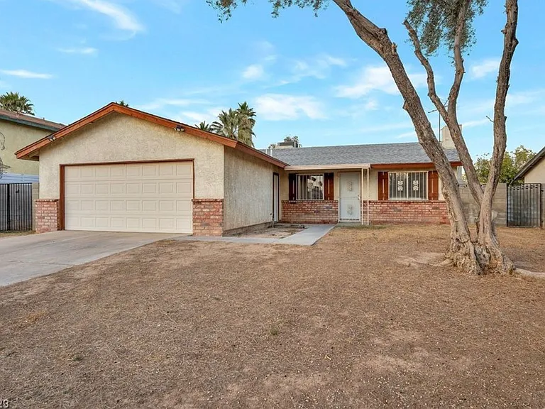 6136 Oakhaven Ln — Photo 1