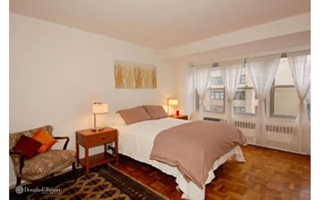 Rented by Douglas Elliman | media 16