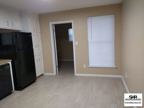 4th image of 409 Deborah Ln