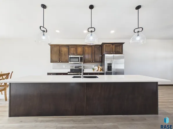 419 Harvest Trl, Harrisburg, SD 57032