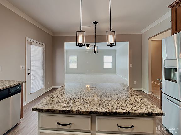 5th image of 2084 Lake Vista Dr