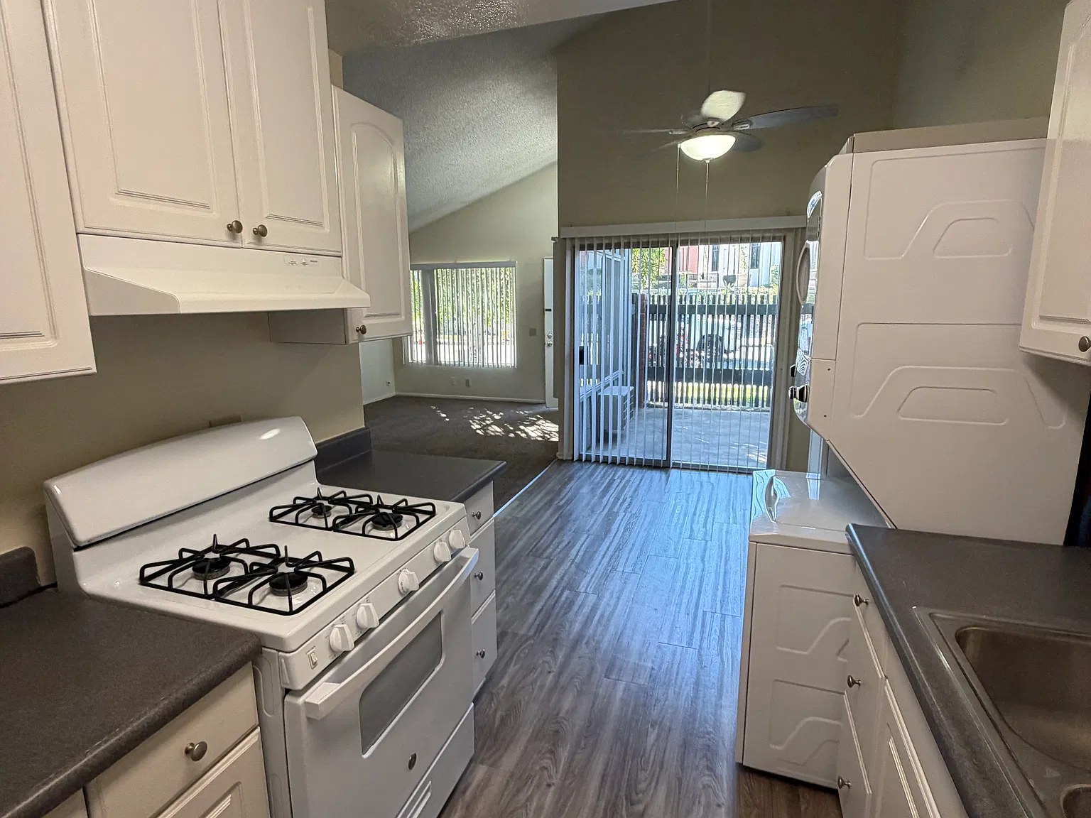 1 bed, 700 sqft, $1,975 — Photo 2