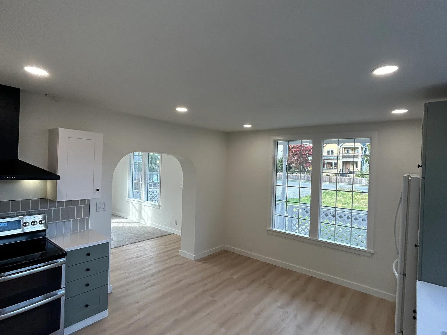2050 Roosevelt Ave — Photo 3