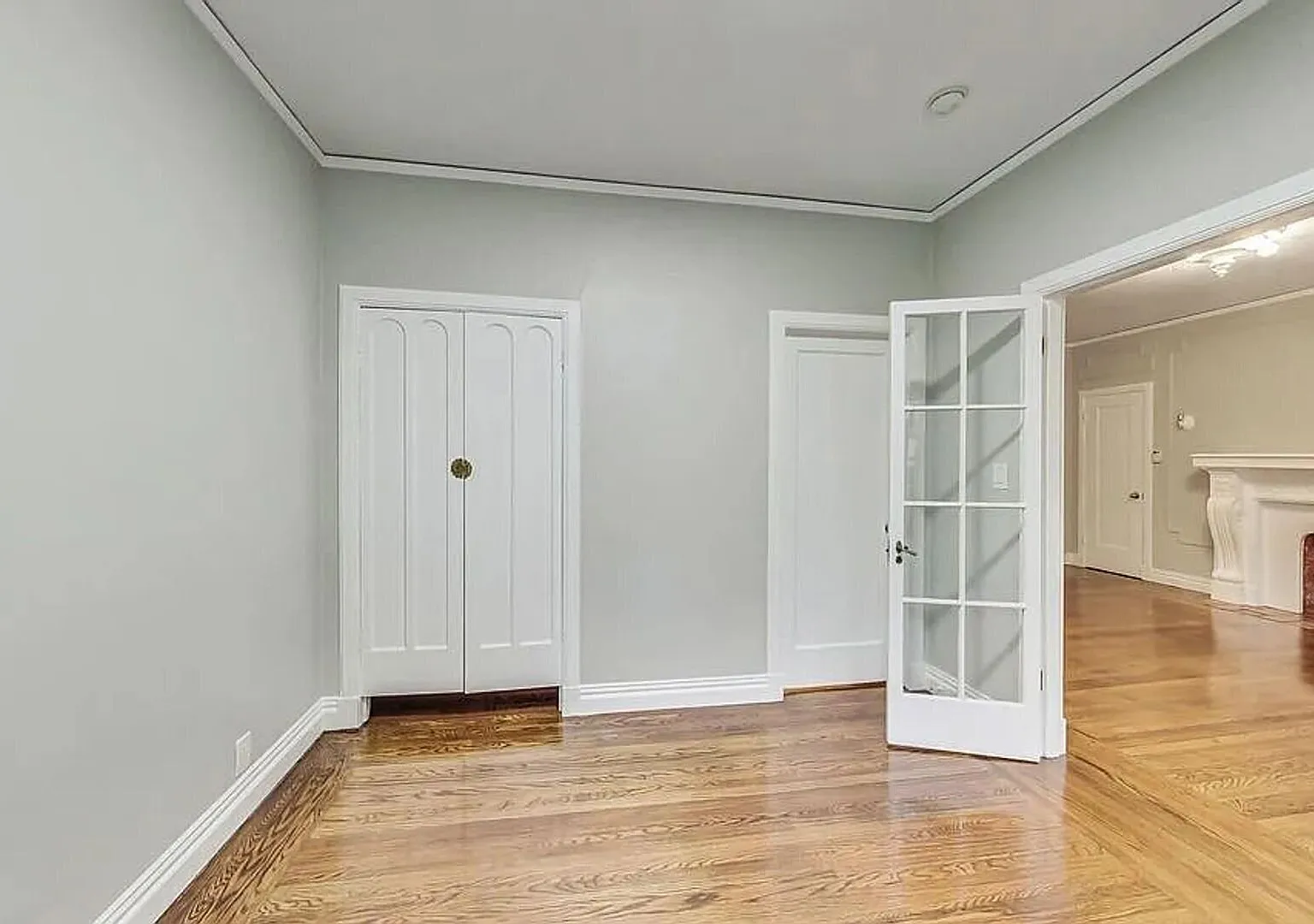 Rare Two Bedroom Bungalow With Parking! — Photo 4
