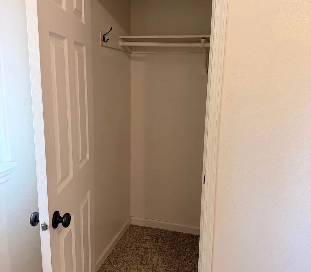 4 bed, 1.5 bath, 2000 sqft, $745 — Photo 2
