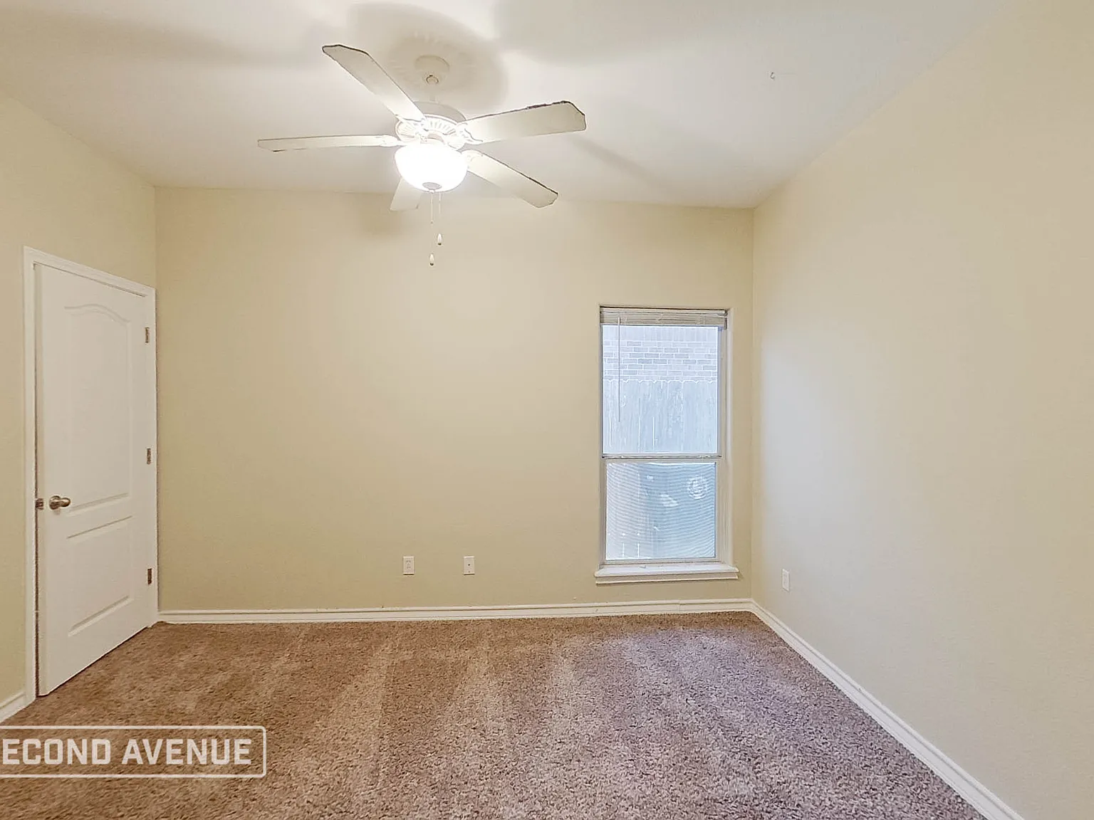 3 bed, 2.0 bath, 1940 sqft, $1,995 — Photo 3
