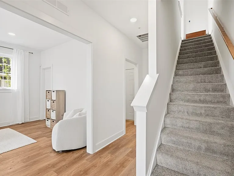320 Highbridge Ln — Photo 4