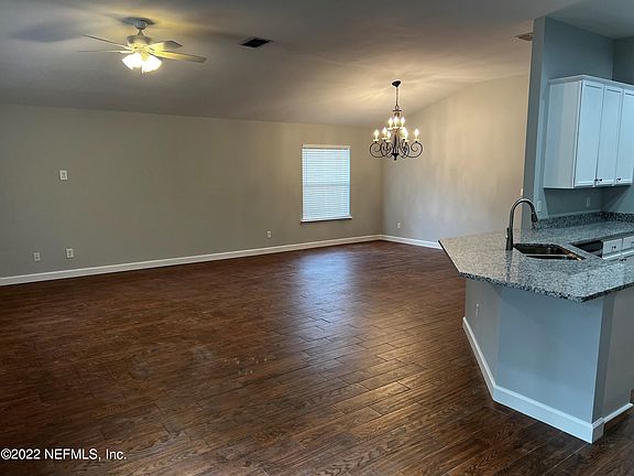 3rd image of 517 Silverbell Ct