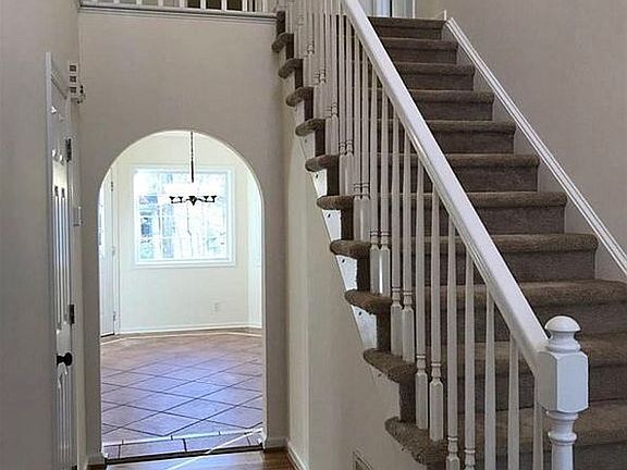 2nd image of 614 Jefferson Dr