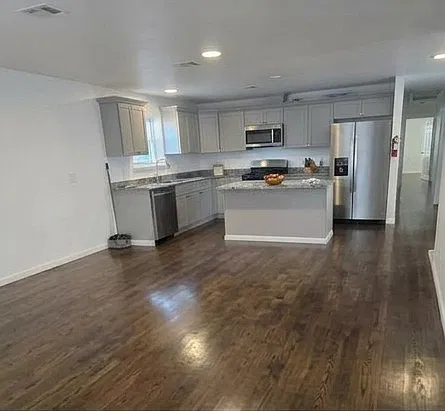 3 bed, $2,850 — Photo 4