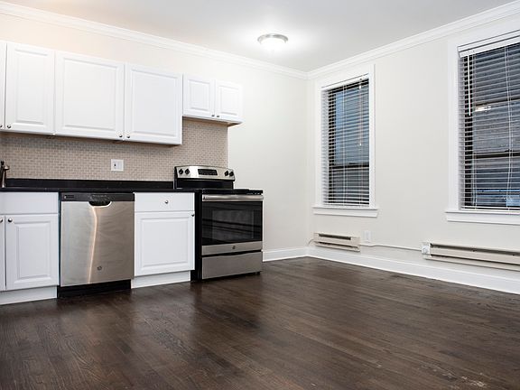 5th image of 3345 N Marshfield Ave #390