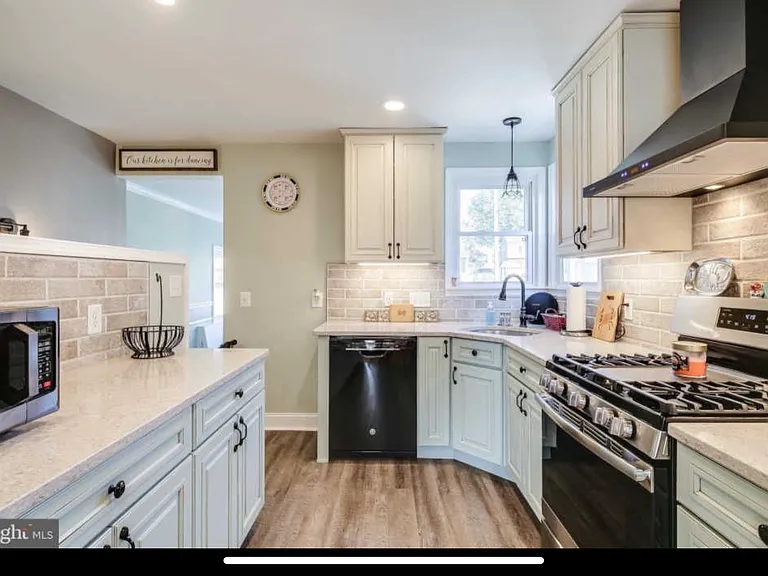 515 Southwell Rd — Photo 7