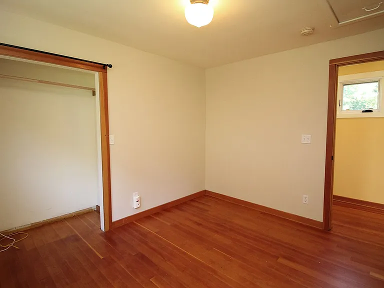 9233 SW Brier Pl — Photo 18