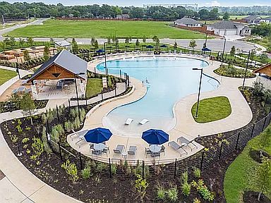 resort style pool_2