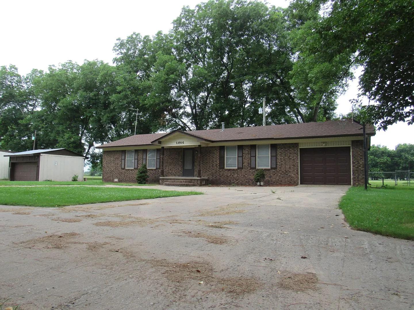 3 bed, 2.0 bath, 1479 sqft, $2,095 — Photo 1