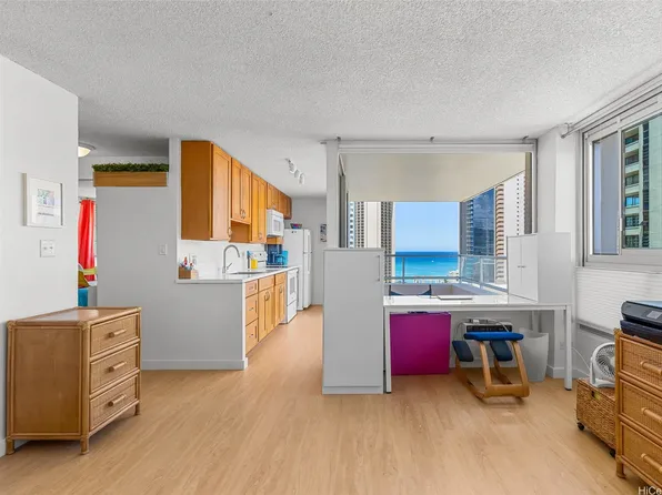 2421 Tusitala St APT 2103, Honolulu, HI 96815