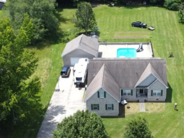 639 Akersville Rd, Lafayette, TN 37083