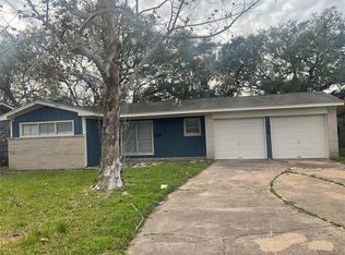 103 Pin Oak St, Lake Jackson, TX 77566