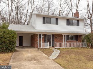 6903 Rolling Rd, Springfield, VA 22152