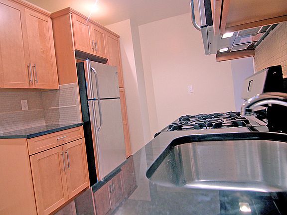 3rd image of 192 Bradhurst Ave APT 7