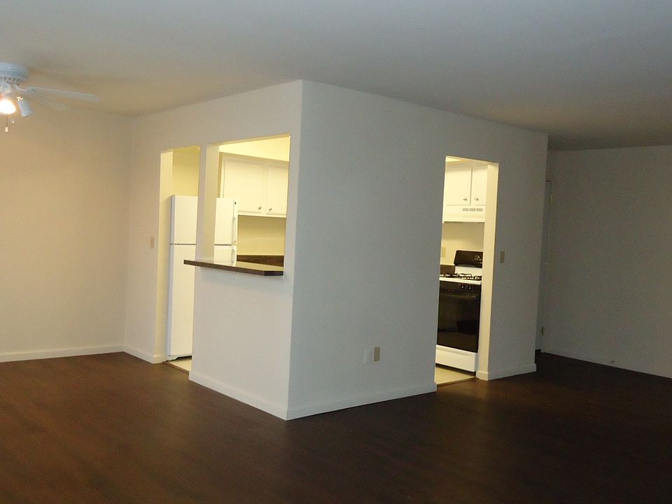 1st image of 18 Kensington Cir APT B