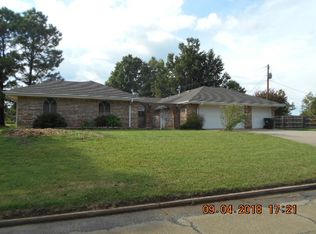 1403 S Bell Creek Dr, Cushing, OK 74023