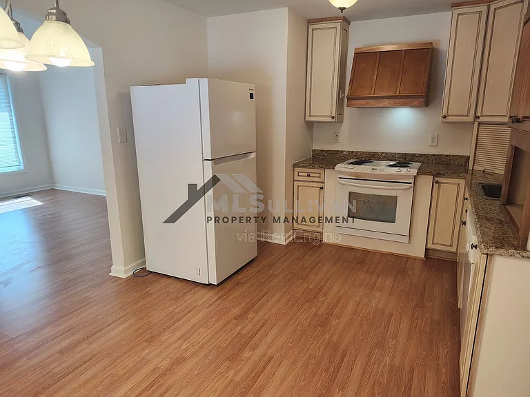 308 Lakeshore Dr — Photo 6