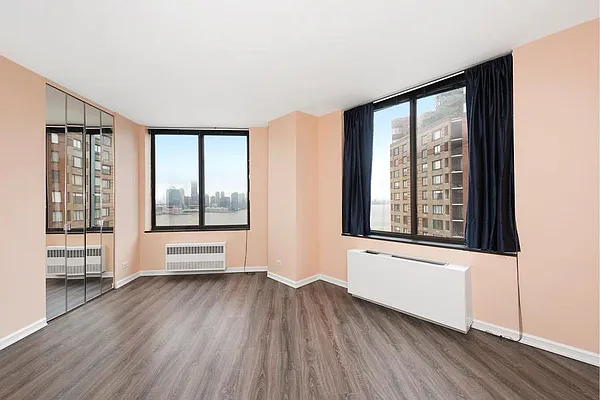 Rented by Hooli Homes New York Inc | media 13