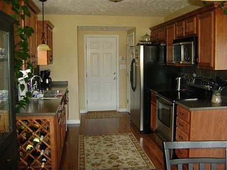 4th image of 166 Westminster Dr