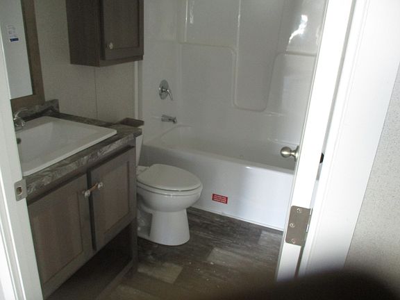 5th image of 2 Willow Dr #106