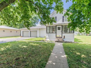 418 Whitver St, Walnut, IL 61376