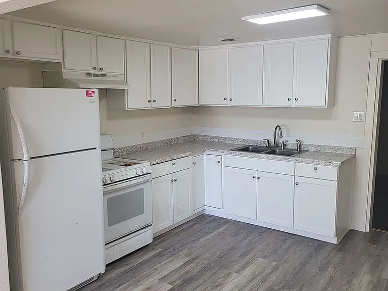 721 Santa Fe Ave SW — Photo 3