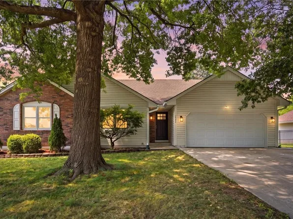 1500 NE Yorkshire Dr, Lees Summit, MO 64086