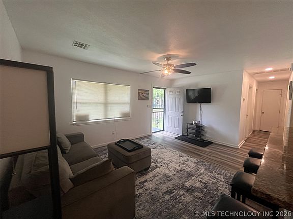 2nd image of 2014 N Delaware Pl
