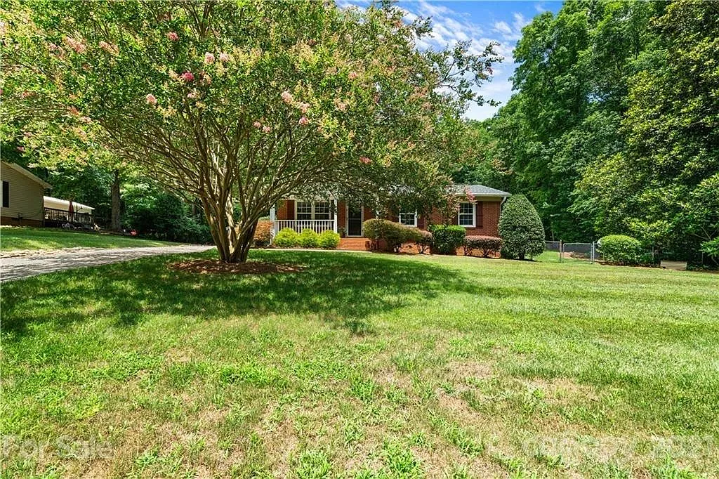 3 bed, 1021 sqft, $1,595 — Photo 4