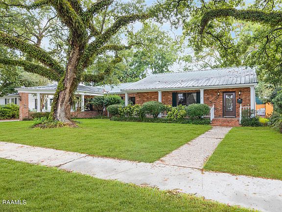 3rd image of 208 Country Club Dr