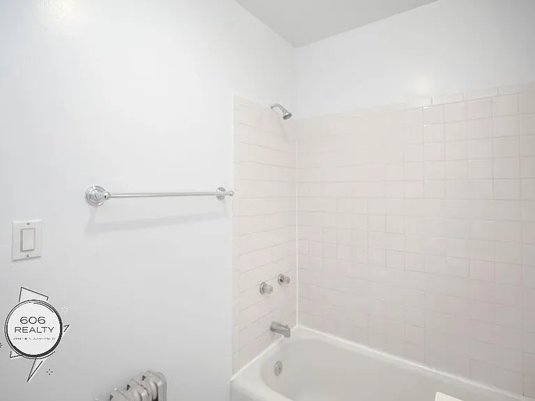 Bright and Sunny Cicero apartments! — Photo 24