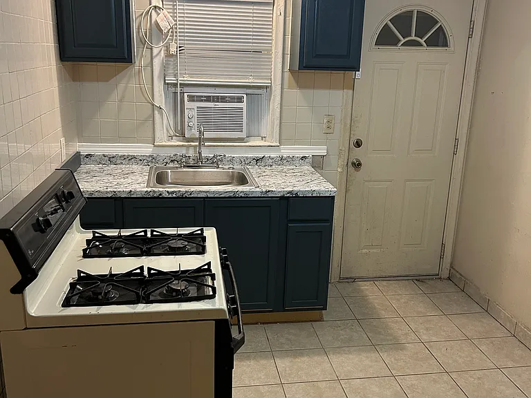 1295 N Wayne Rd #6 — Photo 3