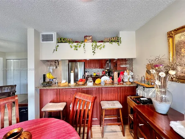 6305 Gage Pl #A-307, Miami Lakes, FL 33014