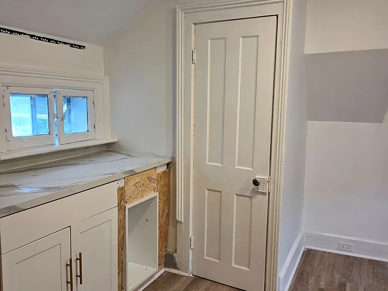 105 Bethune St #2 — Photo 13